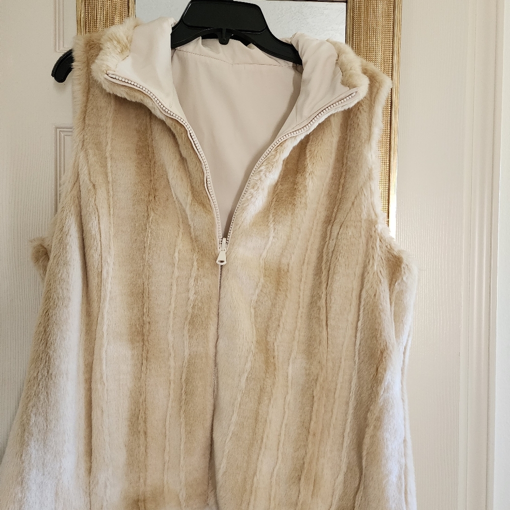 Reversible vest